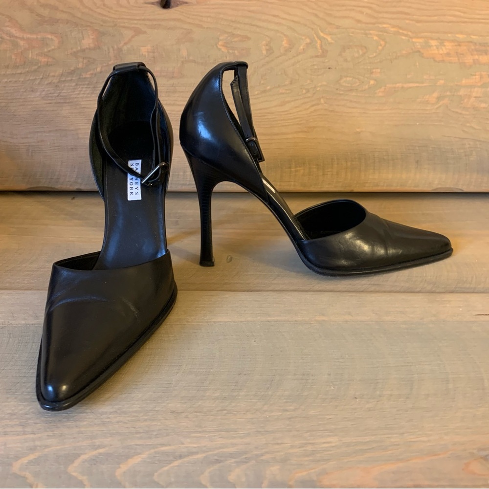 ** Worn Once ** Barneys New York Black Leather Mary Jane Heels Pumps 39